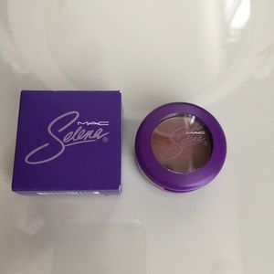 Selena x Mac eyeshadow