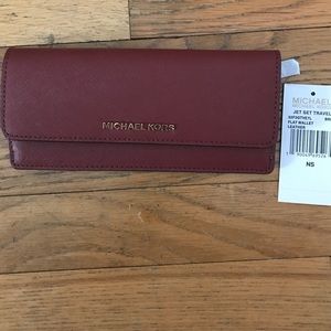 Michael Kors Jet Set Travel wallet. Brick color.