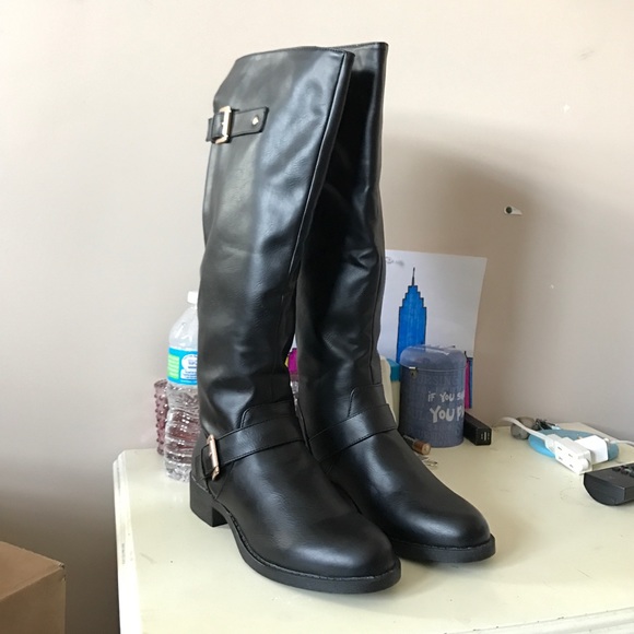 Black Boots - Picture 1 of 3