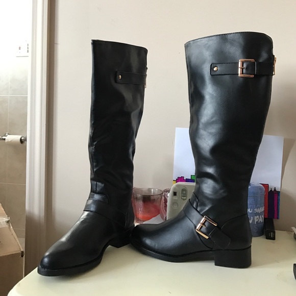 Black Boots - Picture 2 of 3