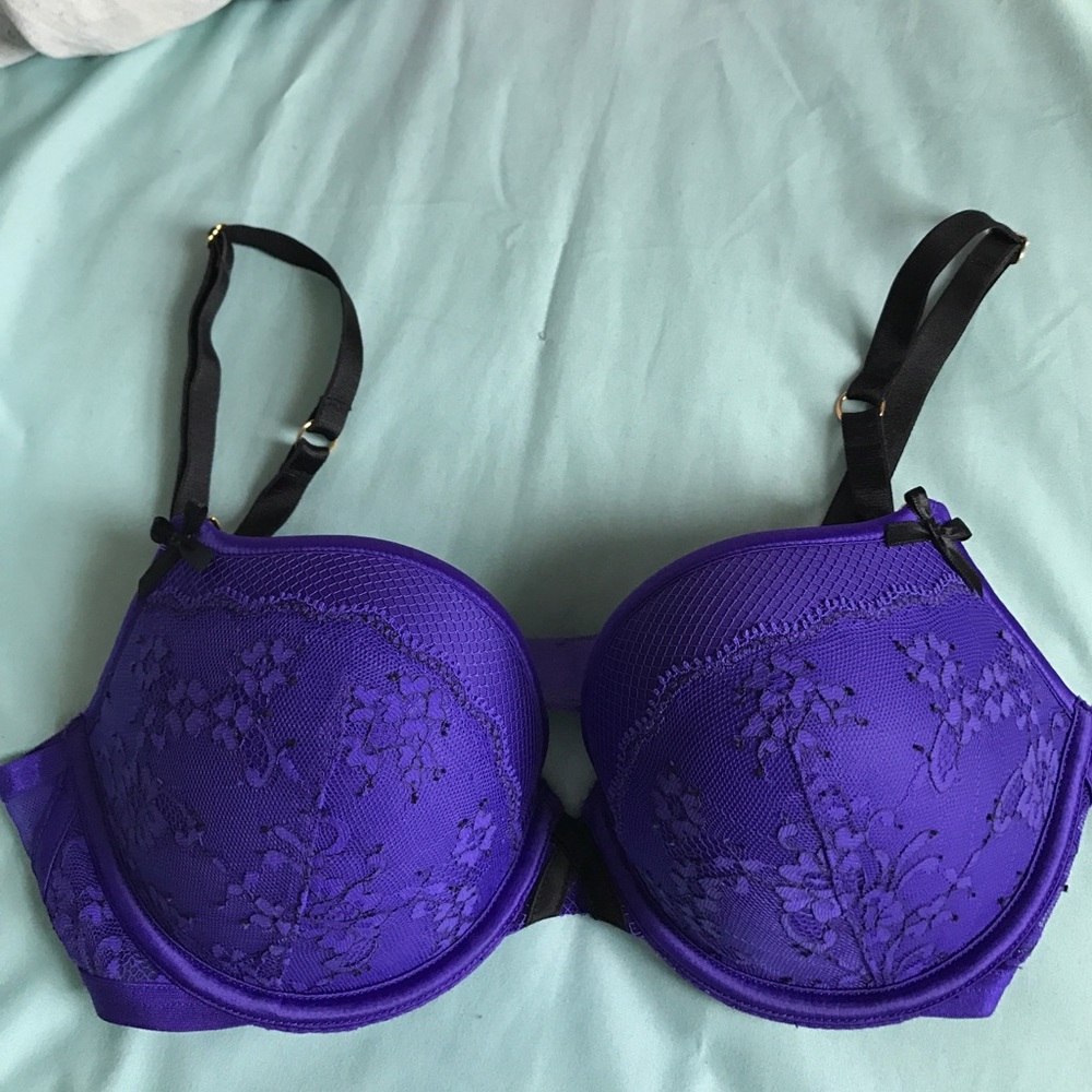 Victoria's Secret Beautiful bra!!