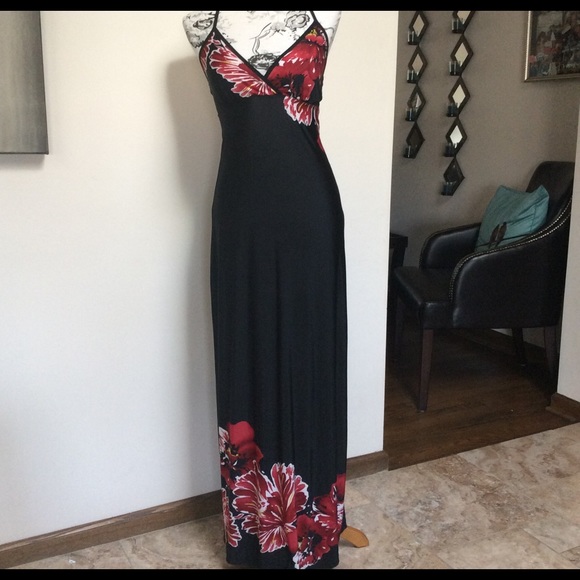 Dresses & Skirts - Halter floral border Maxi Dress 🌹🌹