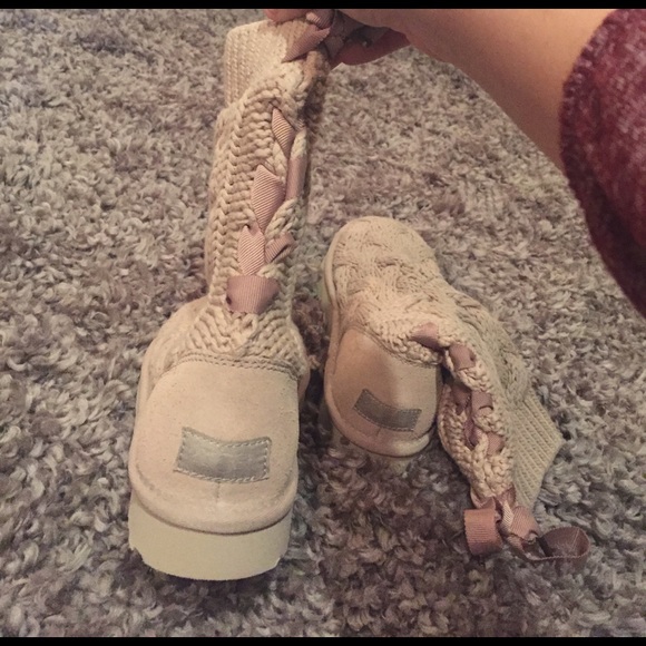 BRAND NEE UGG BOOTS - Picture 2 of 3