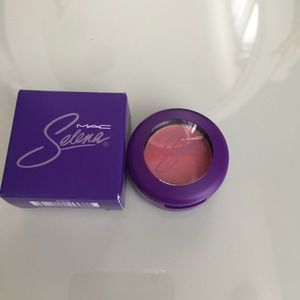 Selena x Mac eyeshadow