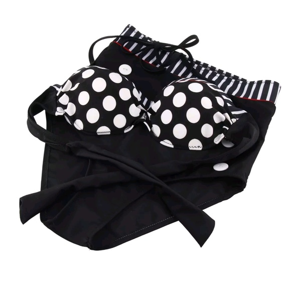 High Waist Pin-Up Style Swimsuit - Picture 2 of 8