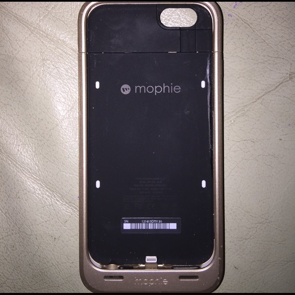 iPhone 6 Mophie Charging Case (Gold) - Picture 2 of 3