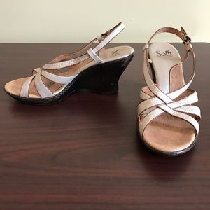 Comfy Sofft champagne leather wedge sandals