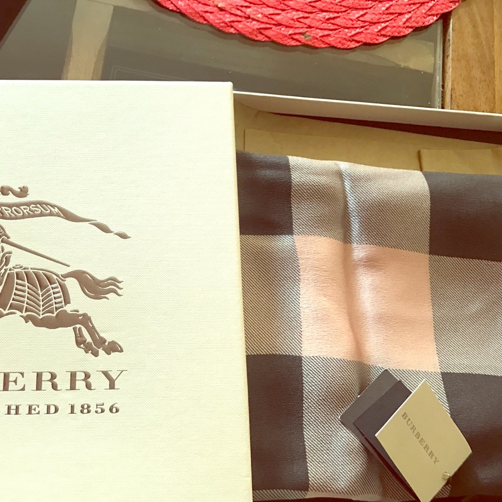Burberry Mega check satin lower price 24 hrs sale