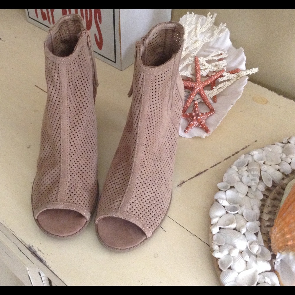 Mad Love Carly Peep Toe Booties NWOT