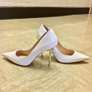 White & gold Rock & Republic pointed heels