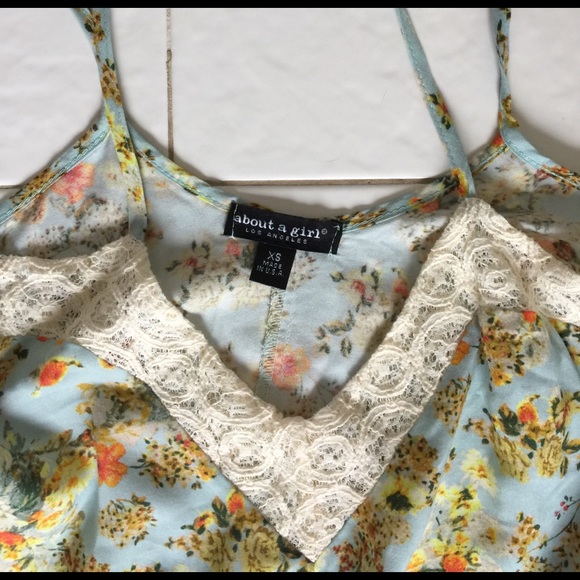 About A Girl (Los Angeles) Floral swing top - Picture 3 of 4