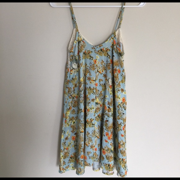 About A Girl (Los Angeles) Floral swing top - Picture 4 of 4