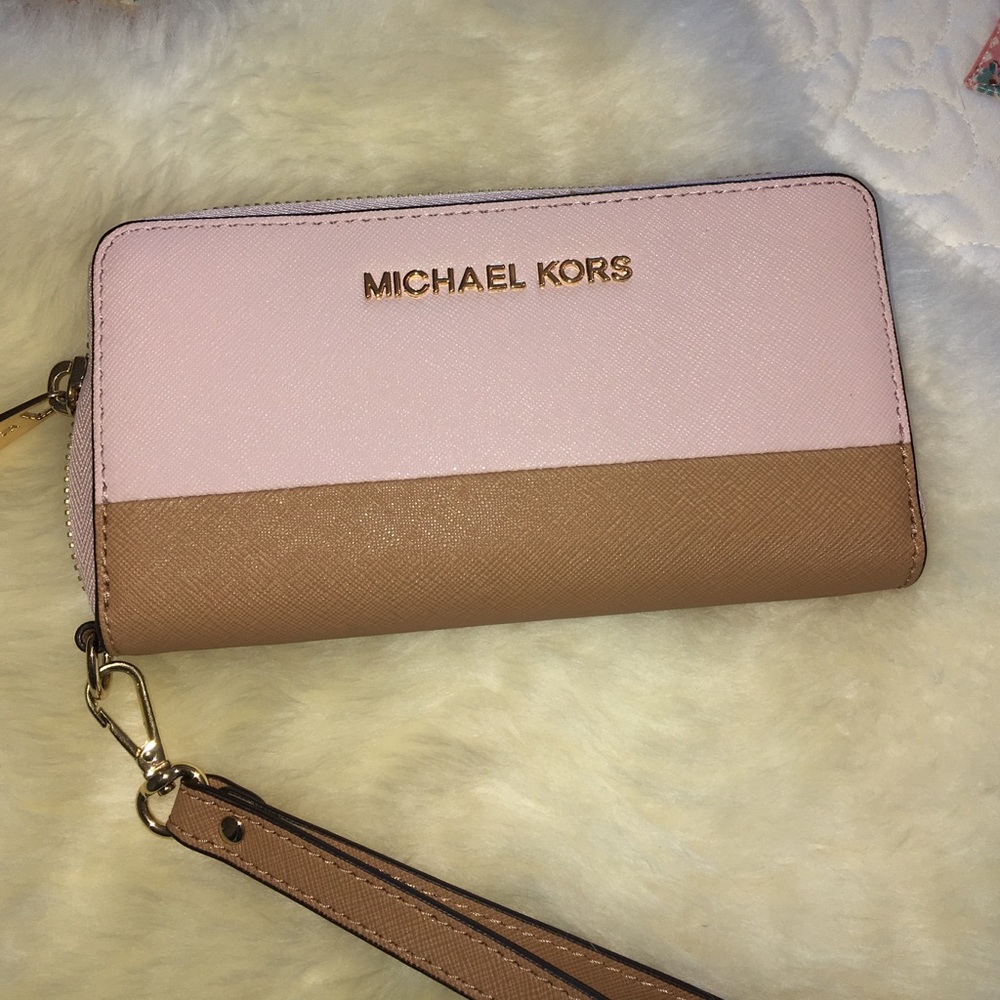 New Baby Pink Michael Kors Wallet Wristlet
