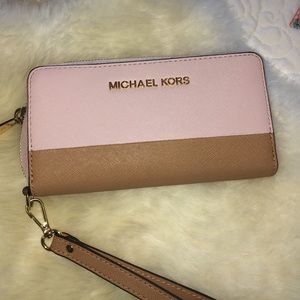 New Baby Pink Michael Kors Wallet Wristlet
