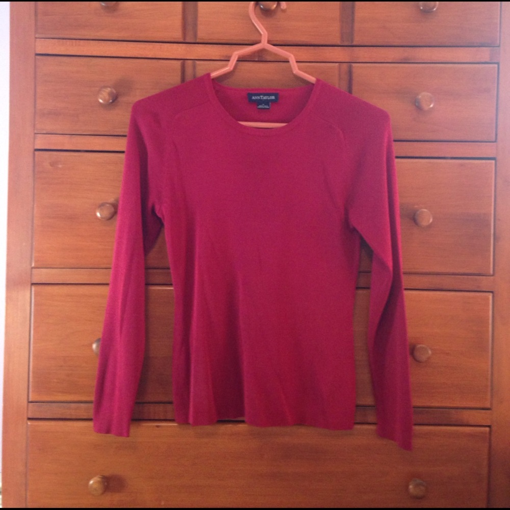 Ann Taylor sz S 100% silk deep red scoop neck