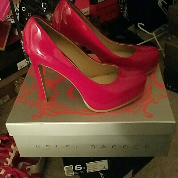 Red heels - Picture 1 of 4