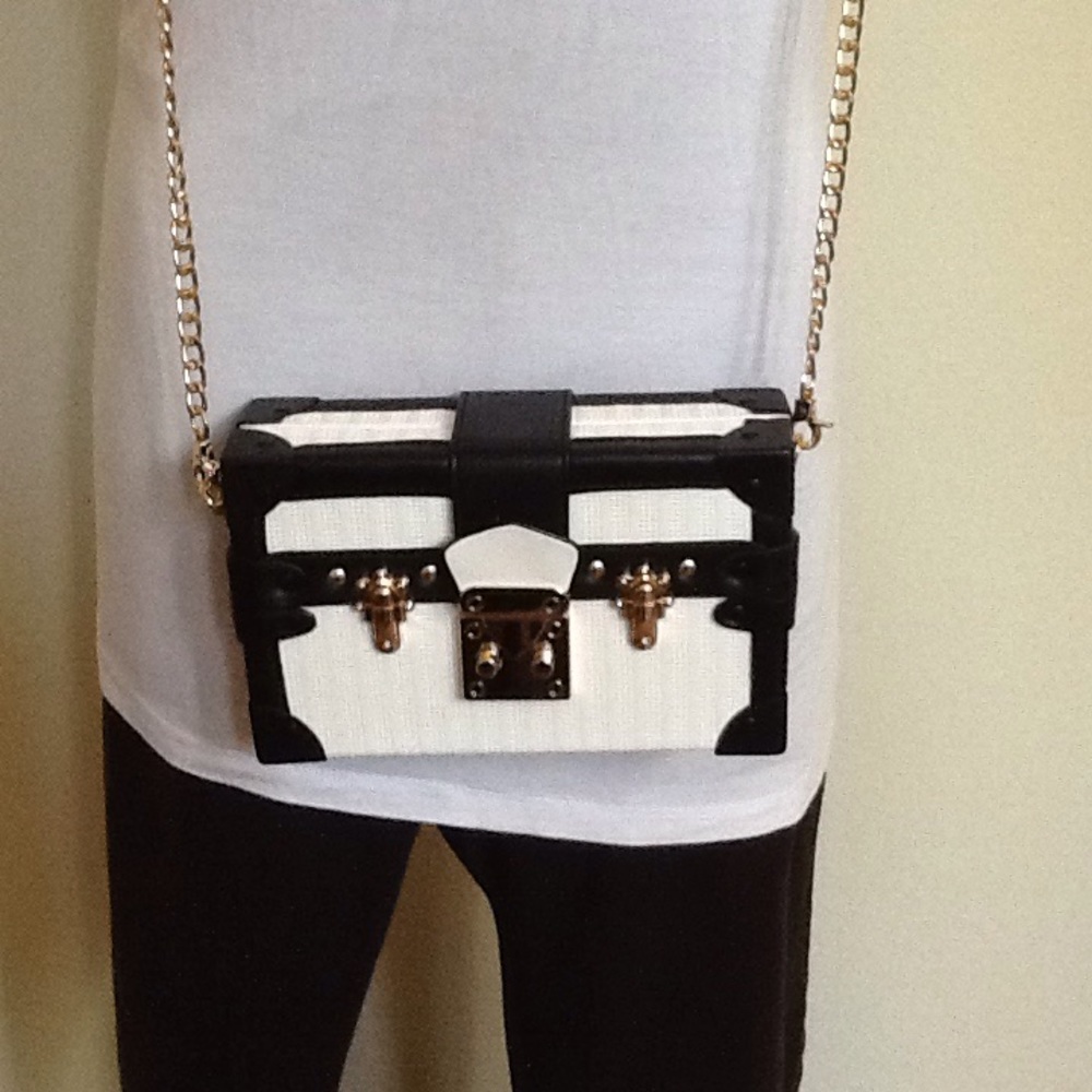 ❌SOLD❌NEW! 🎉🎉 Black & White Mini Trunk