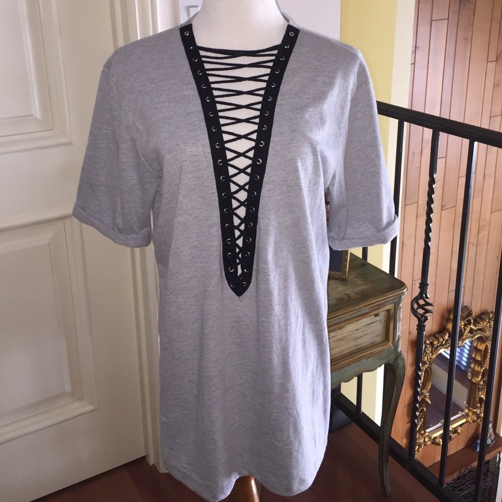 LF - Emma & Sam - Gray Lace Up T-Shirt Dress - xs