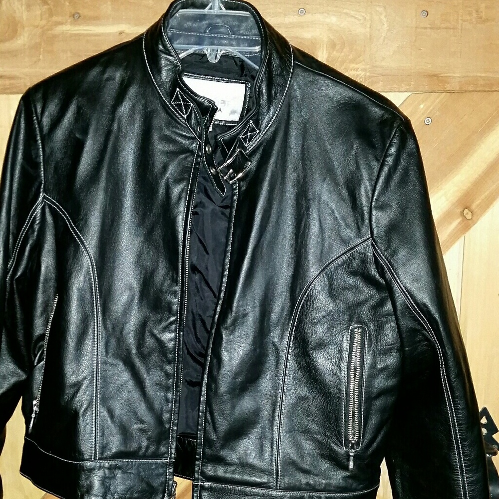 Crop leather jacket