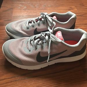 WOMENS NIKE SHOES
