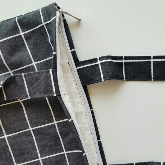 Grid Canvas Bag - Black & White - Picture 3 of 4