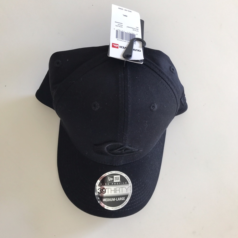 Brand new quiksilver black fitted hat