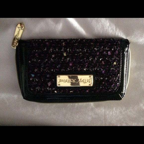 Betsey Johnson Handbags - Betsey Johnson Wallet ❤️️💐Host Pick 👠👗