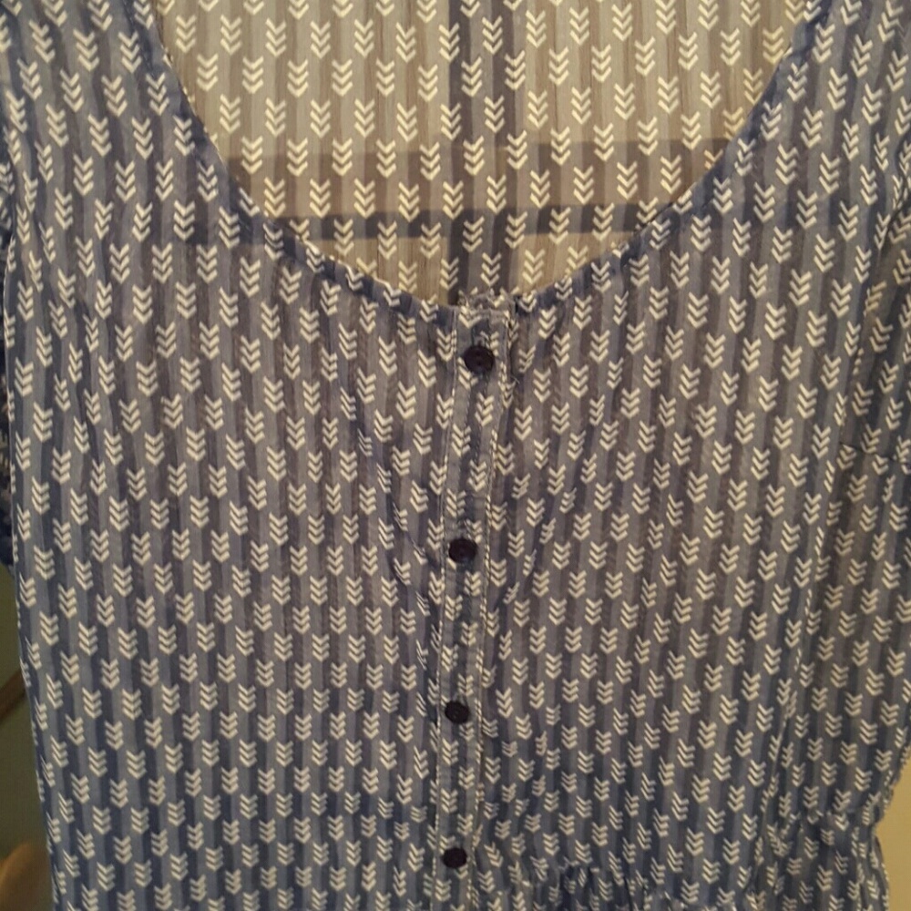 Top - Picture 2 of 3