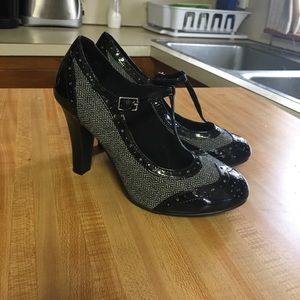 Dexflex Comfort T-strap heels