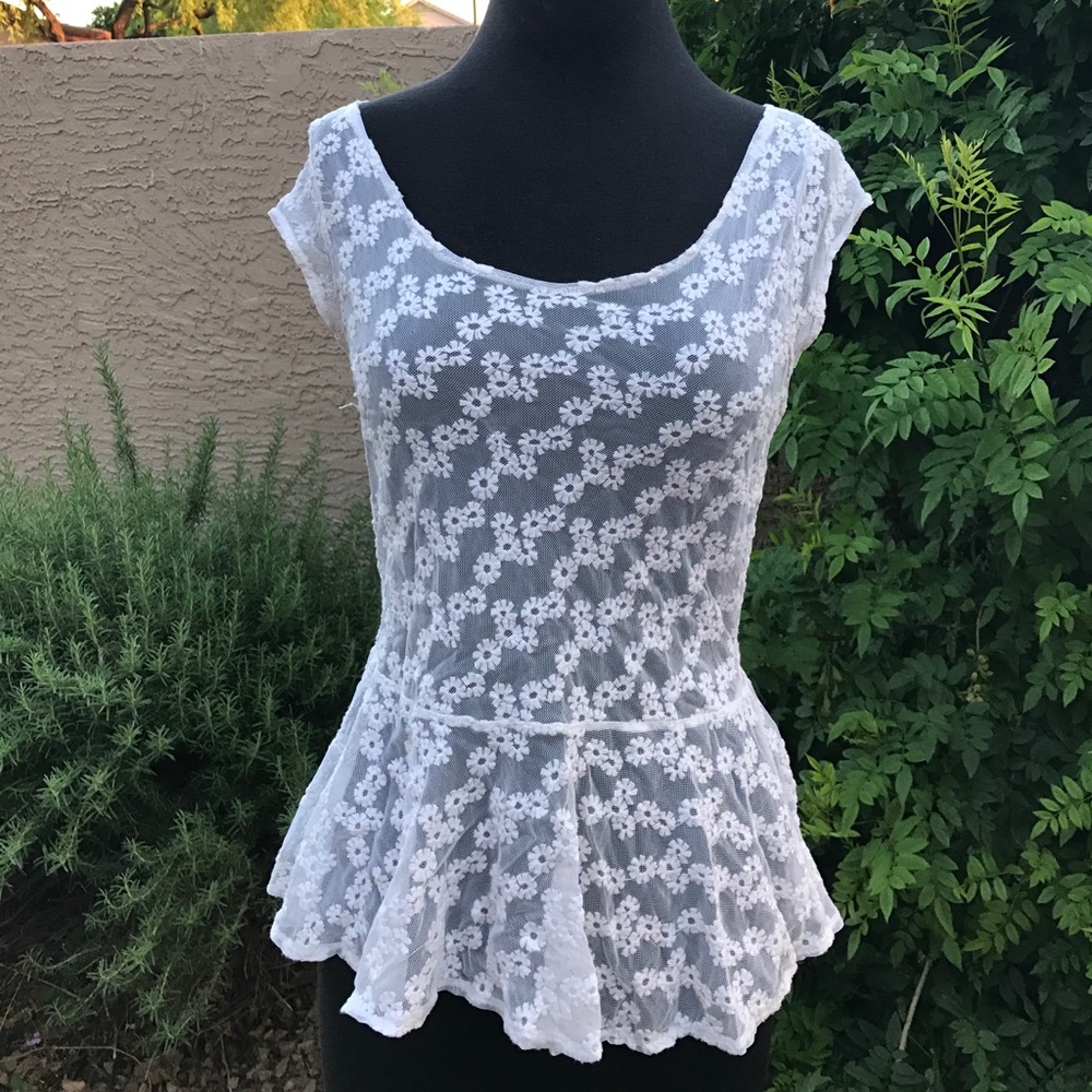 BOGO 👑👑American Eagle Flowery See-Through Blouse