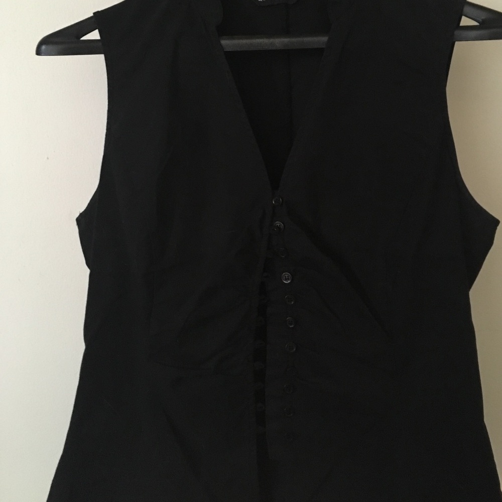 Sleeveless top