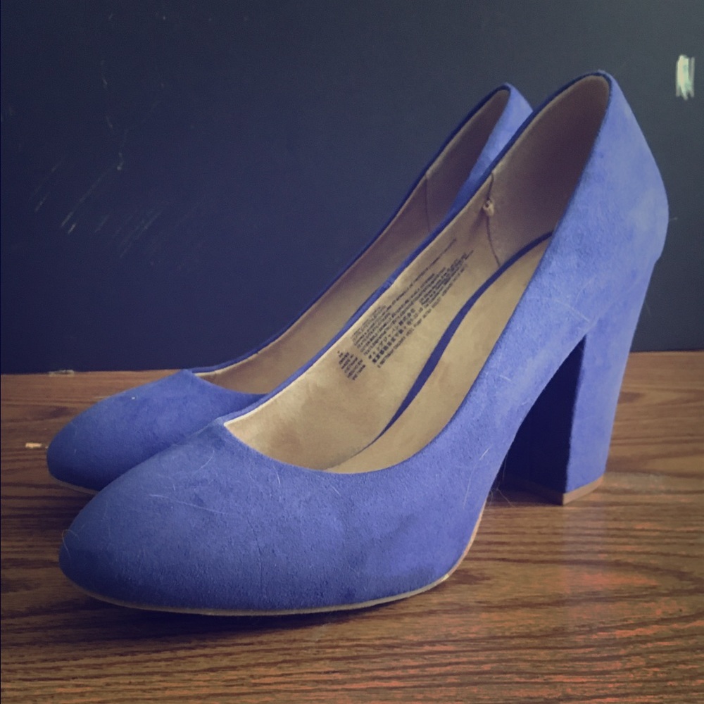 Size 9 Blue Pumps