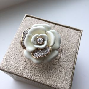 Juicy Couture flower ring