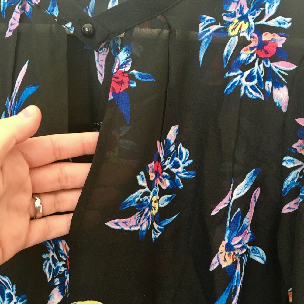 Last 1! 5🌟rated🎉HP💕Floral Chiffon Choker Blouse - Picture 7 of 8