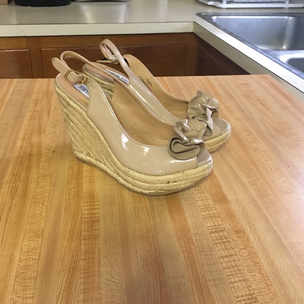 Steve Madden Beige wedges