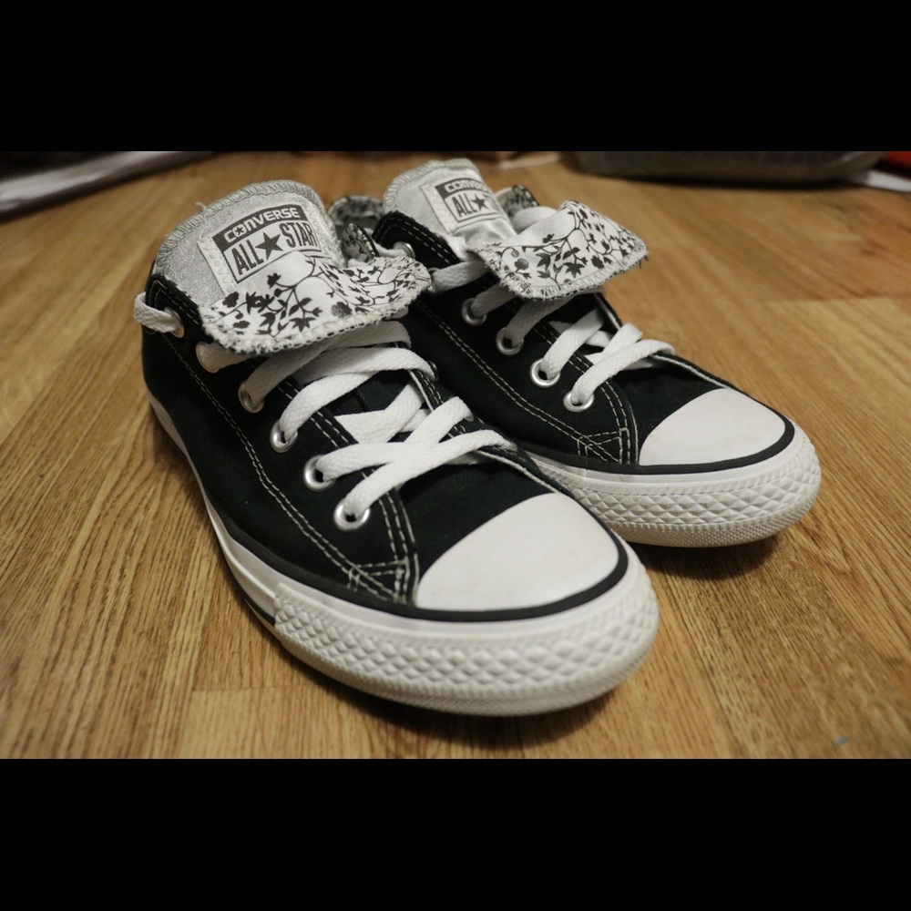 Woman's low top Converse