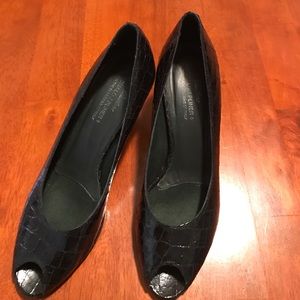 Donald J. Pliner Couture Italian 3 inch heels