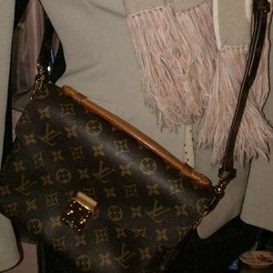 Metis pochette style bag