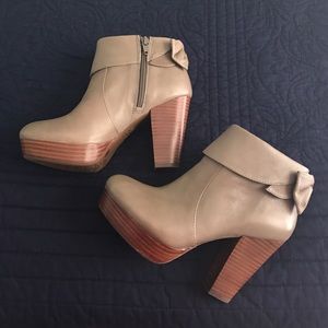 Gianni Bini ankle bootie Size 6.5 tan/taupe