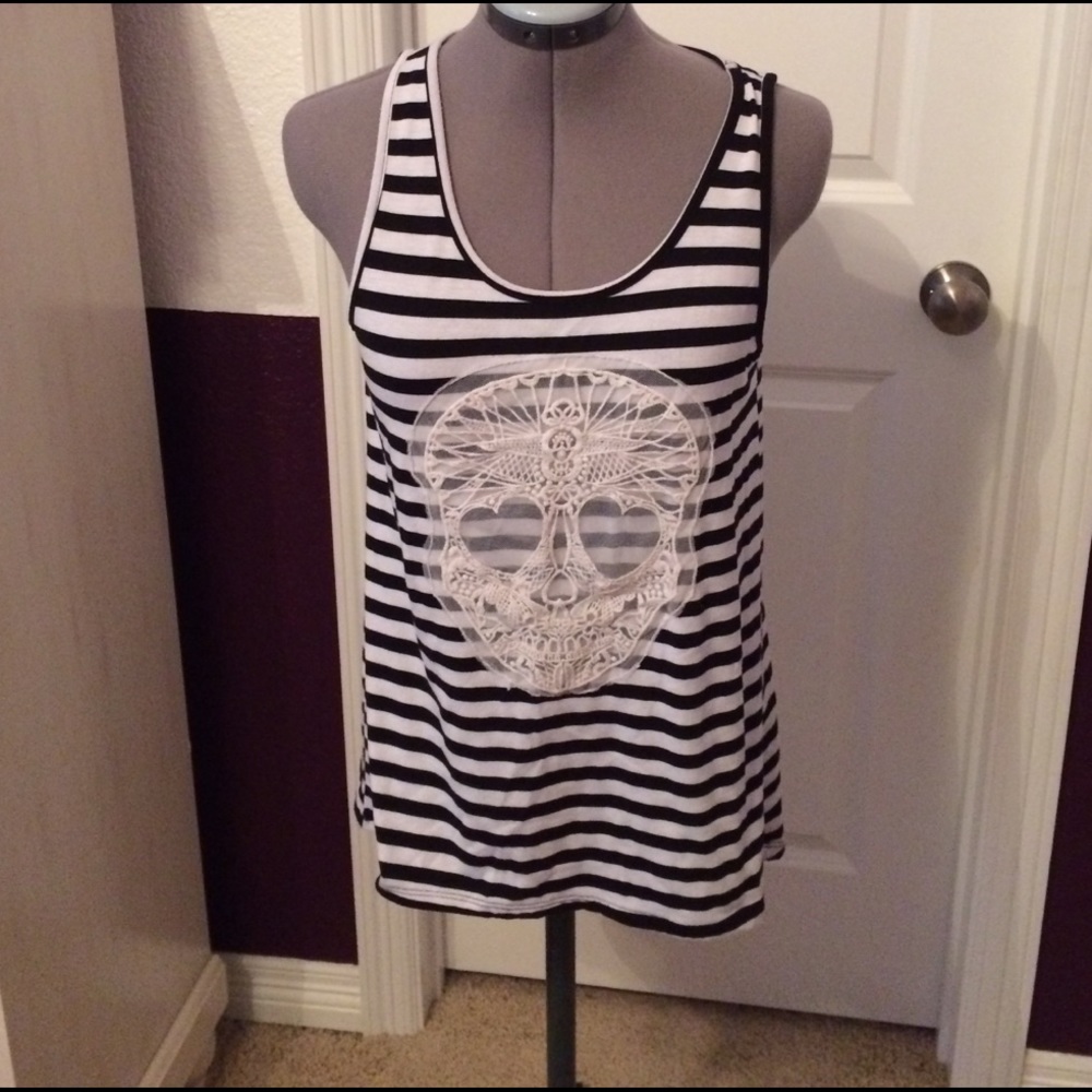 Lace skull tank top