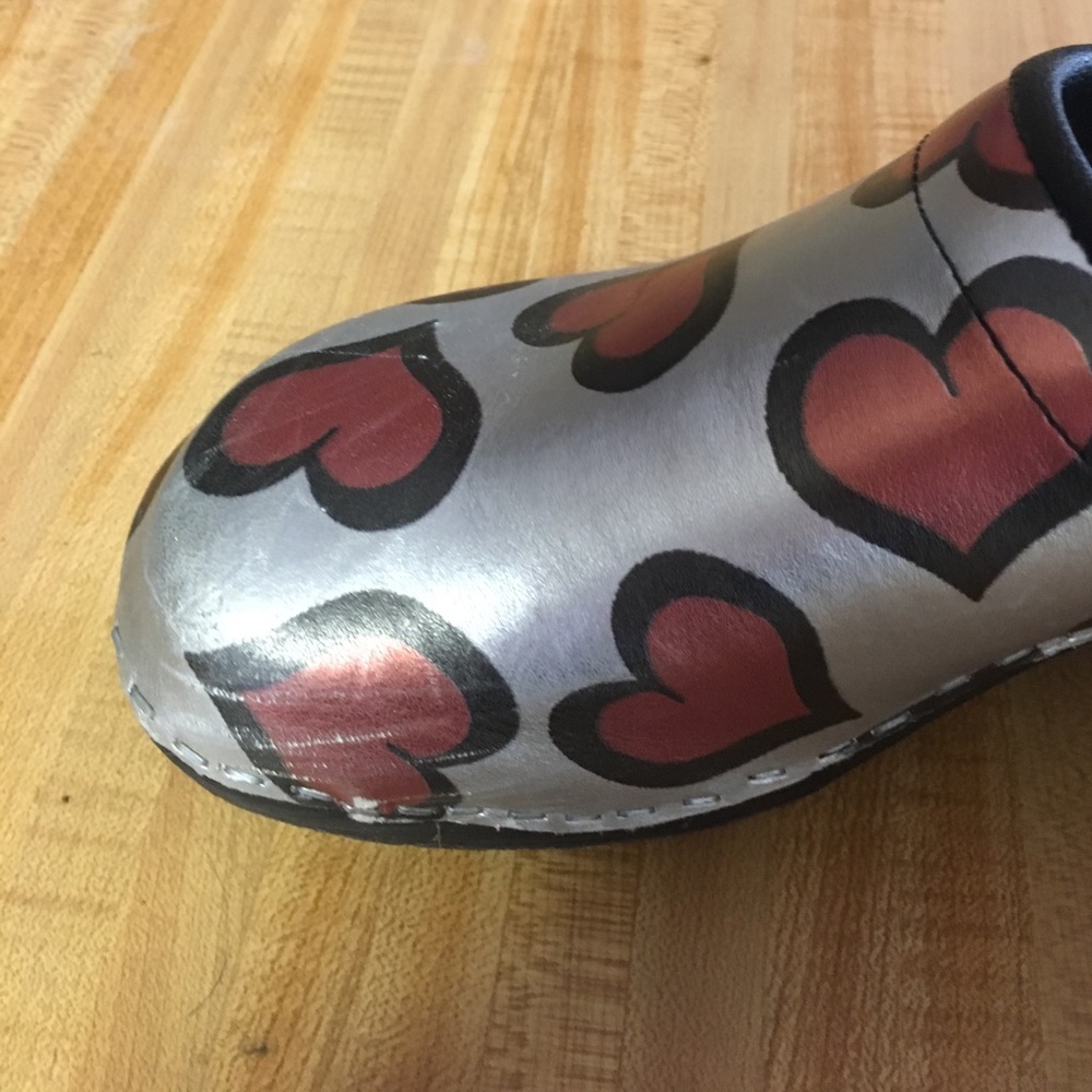 Red heart clogs ❤ - Picture 2 of 3