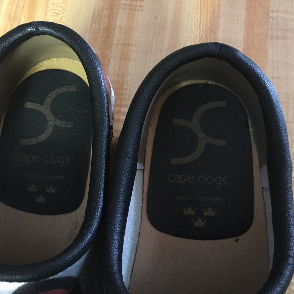 Red heart clogs ❤ - Picture 3 of 3