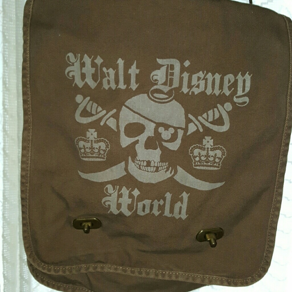 Disney Pirates of the Caribbean Book Tote w/hat