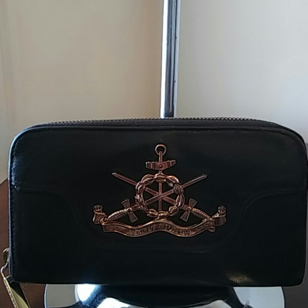Tory Burch Amulet Continental Wallet