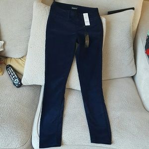 Bebe brand new Velveteen Skinny Jeans