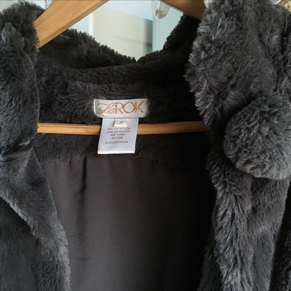 La Rok Faux Fur Vest - Picture 3 of 5