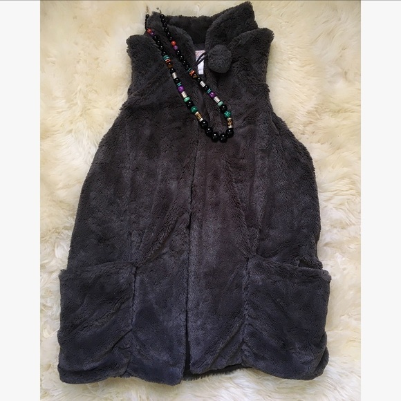 La Rok Faux Fur Vest - Picture 4 of 5