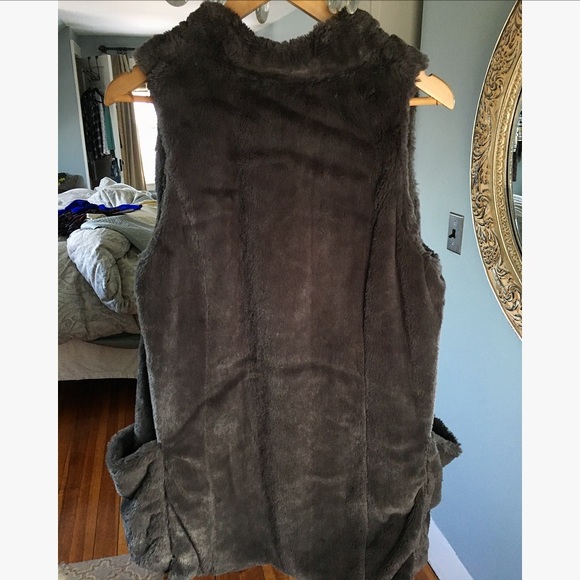 La Rok Faux Fur Vest - Picture 5 of 5