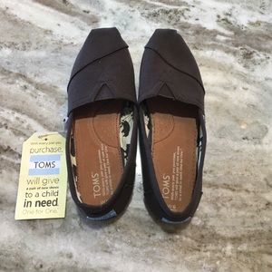 BRAND NEW Toms Classic Womens Brown size 6W