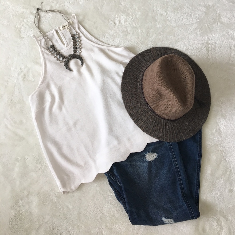 Monteau Scallop Hem White Tank
